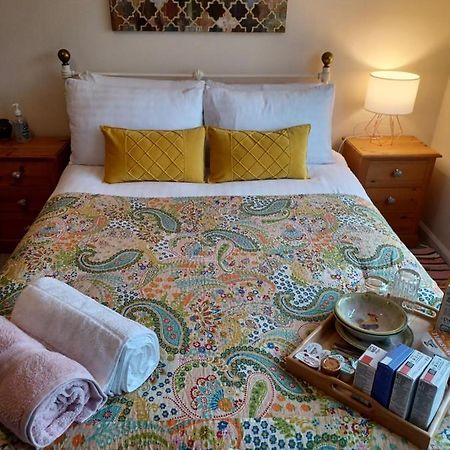 Stunning Homestay In Wolverhampton Bushbury Екстер'єр фото