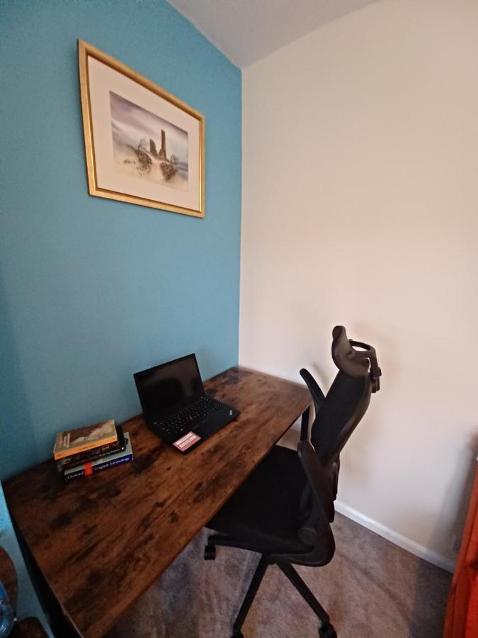 Stunning Homestay In Wolverhampton Bushbury Екстер'єр фото