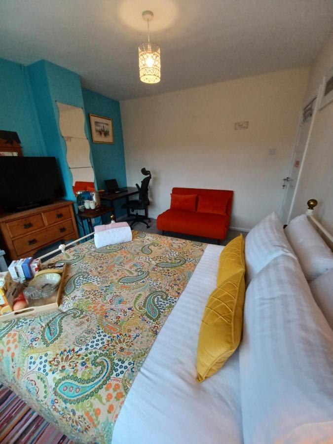 Stunning Homestay In Wolverhampton Bushbury Екстер'єр фото