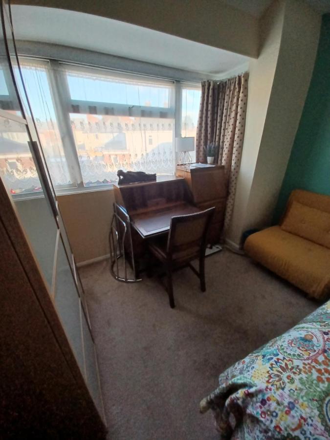 Stunning Homestay In Wolverhampton Bushbury Екстер'єр фото