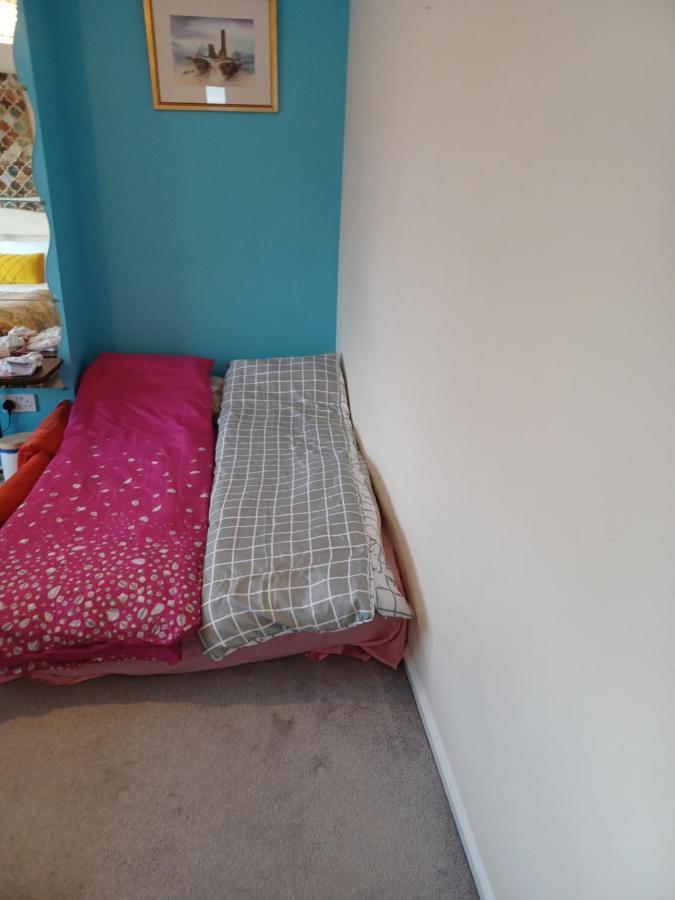 Stunning Homestay In Wolverhampton Bushbury Екстер'єр фото